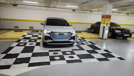 아우디 Q4 e-트론 360\