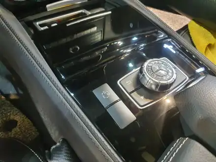 영등포랩핑전문 W218벤츠CLS 250D 4Matic 실내 블랙하이그로시 -> 블랙카본으로 변신 / 서울 영등포 시공 사진