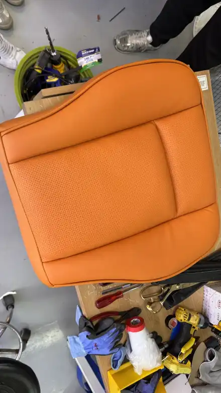 볼보 대형트럭 FH 운전석 리무진시트 분위기 업 착좌감 업! 시공 사진