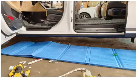 천안 카니발 바닥 장판 바닥 엠보싱, 순정 사이드스텝 시공!! 천안 자동차 튜닝 샵 스텝 업 개러지!! 시공 사진