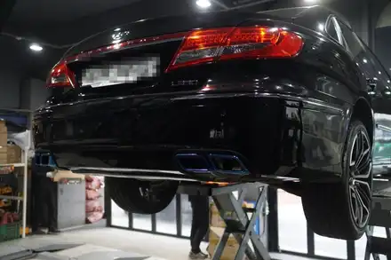 그랜저TG 배기튜닝 뒤태 드레스업 티탄 블루 AMG 스타일 사각 머플러 팁 적용 / 서울 동작 시공 사진