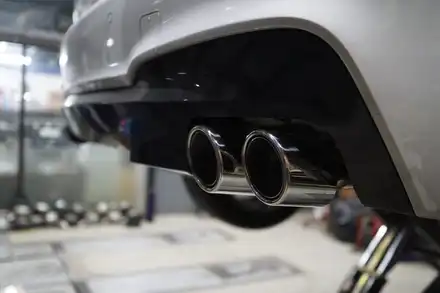 BMW F25 X3 배기 튜닝 구조변경 필요 없는 순정형 듀얼 배기 듀얼 실버 머플러 팁 장착 / 서울 동작 시공 사진