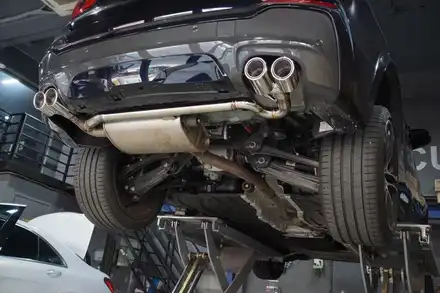 BMW F26 X4 배기튜닝 구조변경 필요없이 즐기는 완벽한 뒤태 연출 순정형 듀얼배기 원형 실버 머플러 팁 장착 / 서울 동작 시공 사진