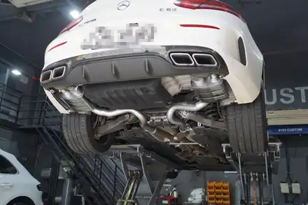 벤츠 W205 C63AMG 배기 튜닝 온/오프 가능한 가변 배기 시스템 순정 가변 버튼 연동 작업 / 서울 동작 시공 사진