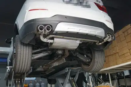 BMW F26 X4 배기 튜닝 구조변경 필요 없이 멋스러운 뒤태를 연출하는 순정형 듀얼 배기 듀얼 실버 머플러 팁 장착 / 서울 동작 시공 사진