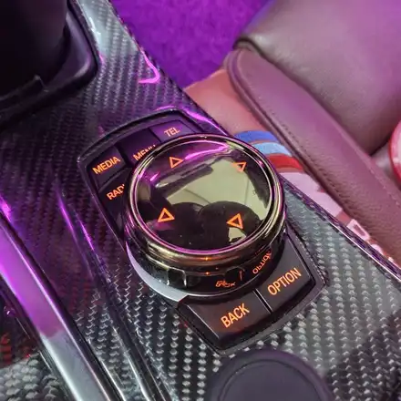 으응...? 이 차 구형이야 신형이야? 어떻게 했냐고? 이거 하나 바꿨을 뿐이야. BMW 5시리즈 F10전용 조그다이얼 튜닝!! / 광진구, 성수, 송파, 동대문 시공 사진