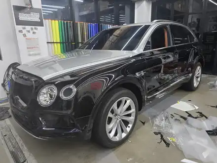 벤틀리 벤테이가 투톤 랩핑 - AR 고광도 유광 블랙 시공으로 완성된 럭셔리 SUV / 화성 봉담 시공 사진