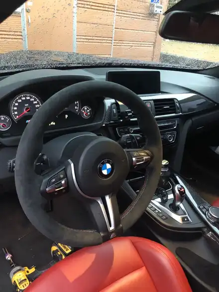 더핸들 bmw m4 핸들샤무드@작업/핸들가죽교체/핸들튜닝/핸들알칸타라/핸들샤무드@/디컷핸들/우드핸들/핸들복원/핸들가죽복원 / 남양주 별내면 시공 사진