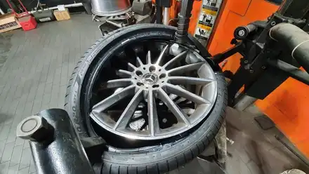 가산동 벤츠E클래스(275/30R20)-소음, 승차감,내구성등이 대폭 개선되어 더욱 오래 탈 수 있는 피렐리 피제로 PZ4 런플랫 (MOE) 순정타이어 / 서울 구로, 양천, 동작, 관악, 영등포, 부천, 안양 시공 사진