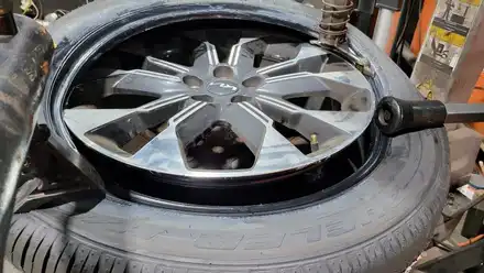 가산동 기아 카니발 (235/55R19)-사계절안전성과 고성능 SUV차량에 특화된 프리미엄타이어, 브릿지스톤 듀얼러 H/L 400 / 서울 구로, 양천, 동작, 관악, 영등포, 부천, 안양 시공 사진