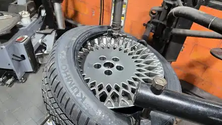 개봉동 제네시스 G80 (245/45R19, 275/40R19)-고급세단에 최적화되어 그립력과 정숙성이 뛰어나고 전기차/내연자 모두 장착가능한 금호타이어 윈터크래프트 WP72 / 서울 구로, 양천, 동작, 관악, 영등포, 부천, 안양 시공 사진
