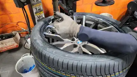 신사동 BMW X5 (m50i)전용 고성능타이어-젖은노면에서 우수한 성능을 보여주고 안정적인 핸들링에 최적화된 콘티넨탈 프리미엄 콘택트 6 (275/35R22, 315/30R22) / 서울 구로, 양천, 동작, 관악, 영등포, 부천, 안양 시공 사진