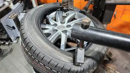 개봉동 렉서스 ES300h 17인치 사계절타이어 교체비용싼곳에서 브릿지스톤 투란자 세레니티 플러스 (215/55R17) 장착완료! / 서울 구로, 양천, 동작, 관악, 영등포, 부천, 안양 시공 사진