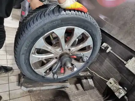 오류동 벤츠 E클래스 E300 (245/45R18)-경제적인 연비효율과 고속주행안정성까지 뛰어난 고성능사계절타이어, 미쉐린 크로스클라이밋2 / 서울 구로, 양천, 동작, 관악, 영등포, 부천, 안양 시공 사진