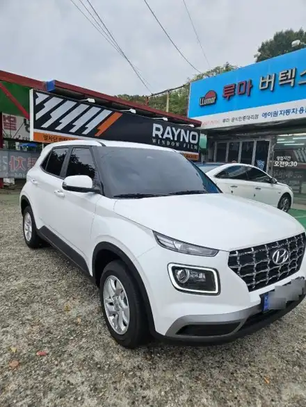 구미솔라가드썬팅 베뉴 신차에 비반사 블랙으로 깔끔하게 / 경북 구미 시공 사진
