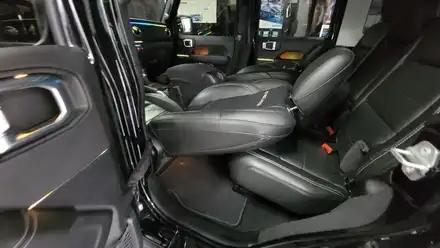 JEEP(지프) 랭글러 무빙엠비언트 무드등으로  달라진 실내 너무 멋집니다. / 서울 중랑구 시공 사진