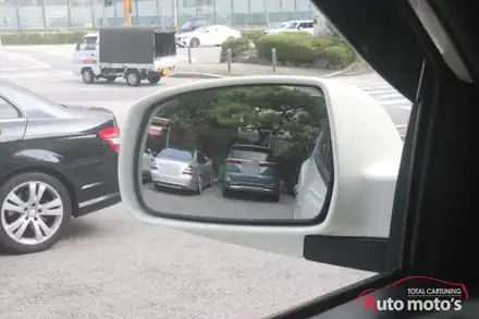 투싼ix 후진연동사이드미러다운 주차할때 수동으로 미러다운 조정없이 편리하게 사용합니다.[아우토모토스] / 서울 중랑구 시공 사진