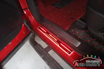 렉스턴칸 도어스커프LED [레드] 작업으로 야간에 더욱더빛나는 빛으로 승하차도 안전하게 !! 멋스러운 작업입니다 ^^ / 서울 중랑구 시공 사진