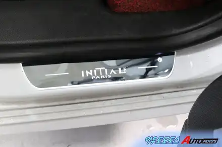 SM6 이니셜파리 키킹플레이트 튜닝 작업했습니다.밋밋한 내차에 은은한 불빛으로 고급집니다 ^^[서울자동차튜닝 아우토모토스] / 서울 중랑구 시공 사진