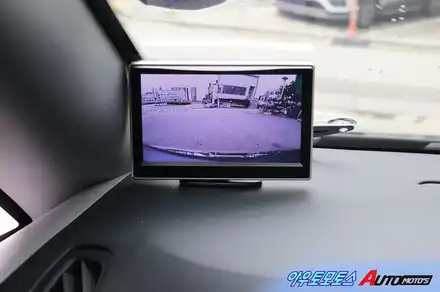 [ 스타렉스] 전방카메라모니터 5인치 작업으로 편하게 카메라를 볼수있어 운전할때, 주차할때 더욱더 편합니다 ^^[국산차/수입차튜닝전문점]§§아우토모토스§§ / 서울 중랑구 시공 사진
