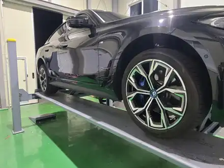 오산,동탄,수원 / 19인치 휠 복원 및 휠 도색(휠수리) / BMW / i4 시공 사진