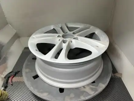 [경기광주 벤츠 A클래스 A220 해치백 순정 17인치 휠 메탈릭실버 휠복원 휠도색 휠교환 타이어 휠사무소] 분당 용인 성남 하남 수원 / 광주. 성남, 용인, 수원 시공 사진