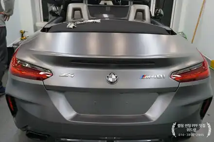 유색이 지겹다면? BMW Z4 전체 랩핑 시공(에이버리 사틴 다크 그레이) / 부산 강서구, 김해, 창원 시공 사진