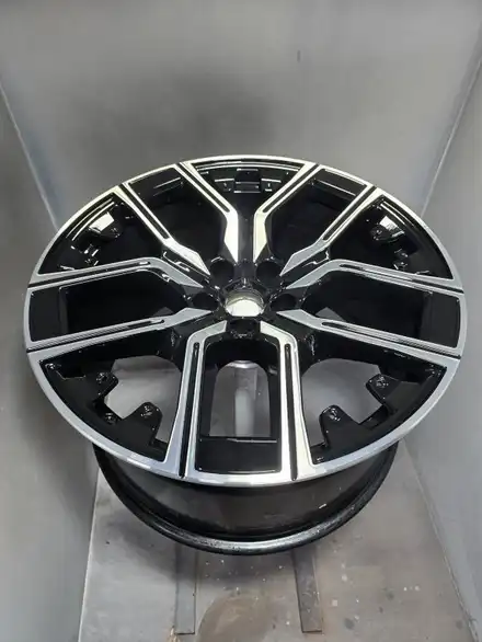 대전 세종 청주 휠복원 휠수리 휠도장   BMW 7시리즈 20인치 다이아몬드 컷팅휠 복원 / 대전, 신탄진, 세종 시공 사진