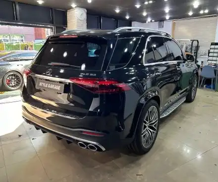 GLE 크롬죽이기 벤츠 GLE 53 AMG 고광택필름 전체 크롬죽이기 용산구 랩핑 용산 크롬죽이기 잘하는 곳 / 양천구 신정동 시공 사진