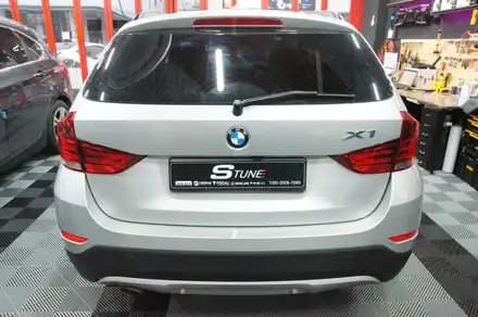 수원 에스튠 - BMW X1 / e84__ 후방카메라 장착 / 옵틱글래스 광각미러 시공 사진