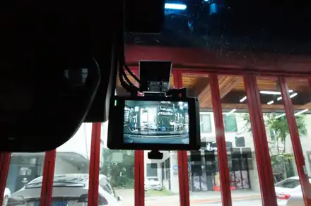에스튠(아이나비 수원광교점) - 제네시스G70__아이나비 Z9500(와이파이동글,GPS) 2채널 블랙박스 장착 / 경기 수원 영통 시공 사진
