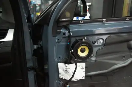 수원 에스튠 - BMW X1 __ 포칼 IS100KL 도어, 센터스피커 교체 / 하만카돈 트위터커버 장착 / 수원, 광교, 동탄 시공 사진