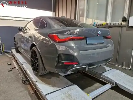 BMW I4 20인치 단조휠 포트홀사고로 인한 열변형없는 휠굴절수리 / 파주,일산 시공 사진