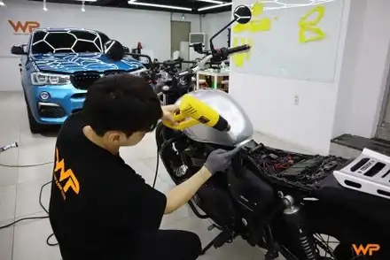 바이크랩핑 기름통랩핑 트라이엄프 존재감확실하게 / 광진구 중곡동 시공 사진