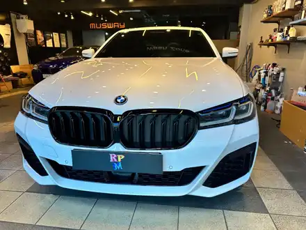 부산 BMW G30 530E 520i 520D 순정 어라운드뷰 서라운드뷰 크리스탈기어봉 아이드라이브(조그셔틀) 3종 세트 후기 ! / BMW / 5시리즈 (G30) / 부산 동래구 시공 사진