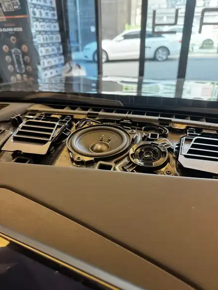 부산BMW카오디오 G60차량에 무스웨이와 스피커 교체 / 부산 동래, 양산 시공 사진