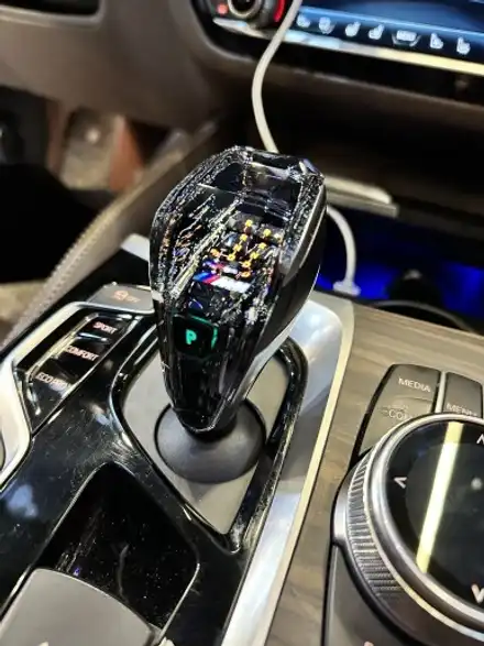 부산 BMW G30 5시리즈 520D 최상급 크리스탈 숏 기어봉 3종 세트 시공으로 실내 인테리어 올리기! / 부산 동래, 양산 시공 사진