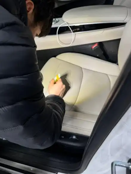 제네시스 GV70 운전석 담배빵 복원 동탄 자동차시트수리 전문 / 경기 화성 시공 사진