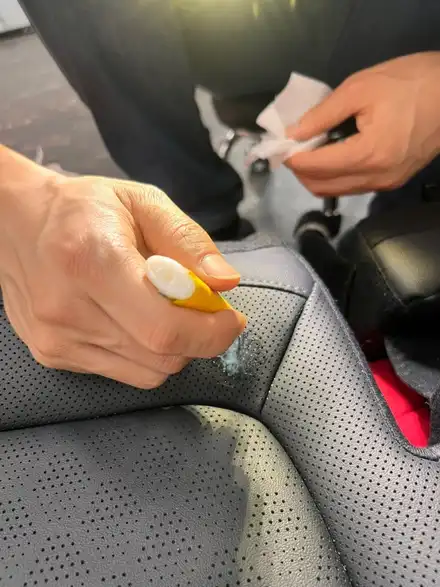 자동차시트 ISOFIX카시트 핀에 찢기면 교체 말고 자동차실내 복원 / 경기 화성 시공 사진