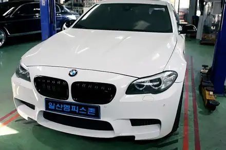 [BMW] 520d (F10) 우레탄 캘리퍼도색 - 리얼 블랙 - 일산멤피스존 - 서울 경기 일산 파주 운정 브레이크 캘리퍼도색 드레스업 튜닝 복원 잘하는곳 비용 / 파주 운정로 시공 사진