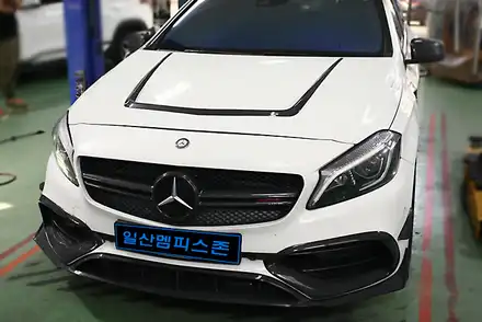 [벤츠] AMG A45 \'투톤\'캘리퍼도색(재도색) - 플래쉬 플라밍고 + 리얼화이트 - 일산멤피스존 - 서울 경기 일산 파주 브레이크 캘리퍼도색 드레스업 튜닝 복원 잘하는곳 / 파주 운정로 시공 사진