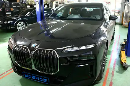 [BMW] 740i(G70) 우레탄 캘리퍼도색 - 익스트림 레드 - 일산멤피스존 - 서울 경기 일산 파주 브레이크 캘리퍼도색 드레스업 튜닝 복원 잘하는곳 / 파주 운정로 시공 사진