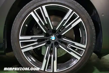 [BMW] i7 (G70) 브레이크 캘리퍼도색 - 메탈릭 블랙 - 일산 멤피스존 드레스업 튜닝 - 캘리퍼도색비용 파주 운정 / 경기 파주 시공 사진