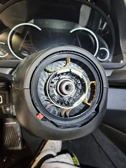 BMW F10 5시리즈 핸들 소음 돌릴 때 태엽 소리 수리 / 대구 구미 시공 사진