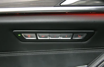 울산 BMW 5시리즈 G30 , 신차패키지 ( 썬팅 / 블랙박스 / 유리막코팅 / 보조배터리 / 젠틀맨 워크인 / )