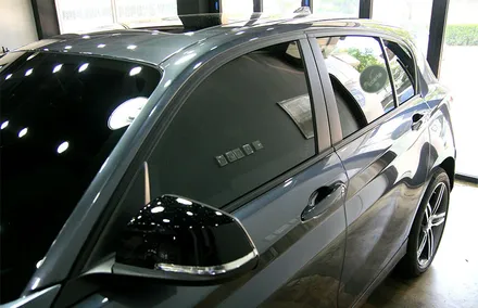 울산썬팅 , BMW 118D 루마열차단썬팅 및 블랙박스와 보조배터리 시공입니다.[수입차 전문시공점 루시드커스텀]