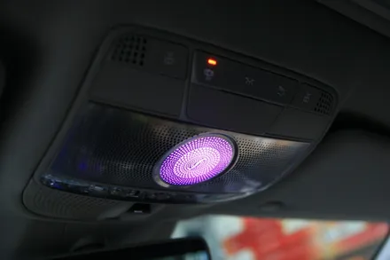 울산 벤츠 엠비언트 , 벤츠 E클래스 W213 천장 부메스터 스피커 및 LED 커버 [  루시드커스텀 ]
