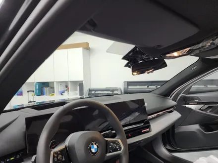 BMW 520i(G60) 8세대 카본블랙 솔라가드 퀀텀 농도 컬러감 반사필름의 정석!