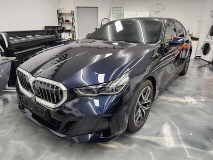BMW 520i(G60) 8세대 카본블랙 솔라가드 퀀텀 농도 컬러감 반사필름의 정석!