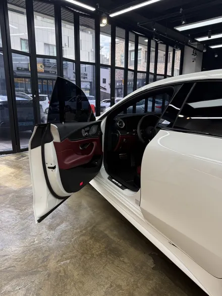 벤츠 CLS 63 amg 솔라가드 티타늄 썬팅 화이트 바디에 짙은 블랙 컬러로 중후함 PLUS+